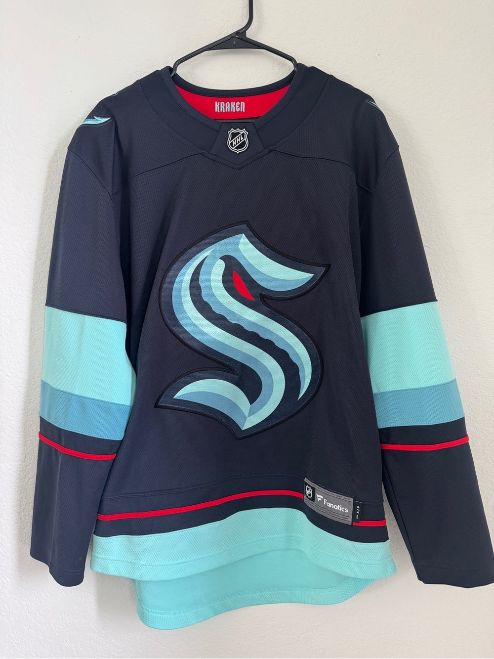 Men's S Seattle Kraken Fanatics Breakaway Hockey Jersey